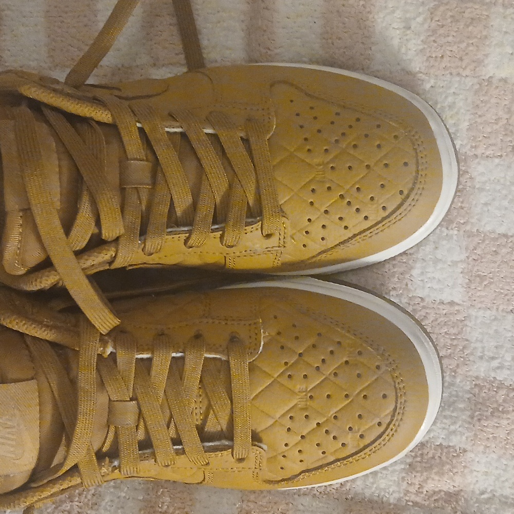 Nike dunk brown tenny shoes